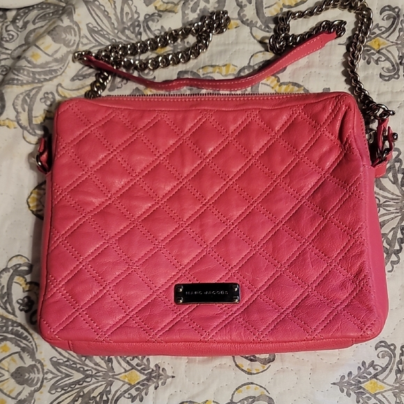 Marc Jacobs Handbags - Marc Jacobs Quilted Leather Crossbody Tablet Bag